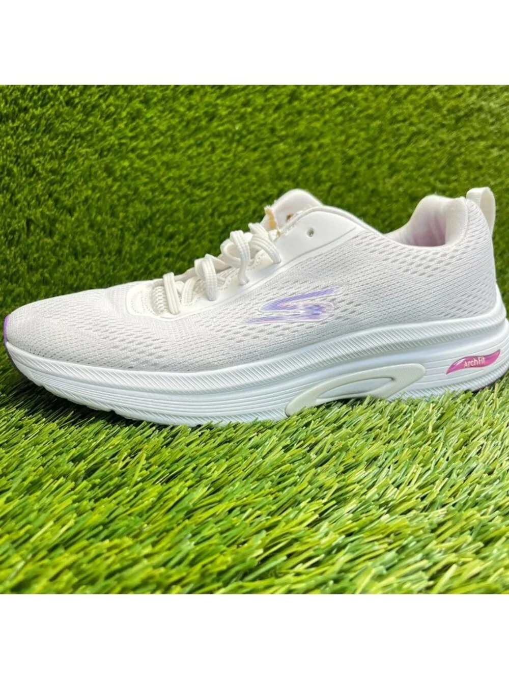 Skechers Go Run Arch Fit-Skyway Womens Size 8 White Running Shoes Sneakers